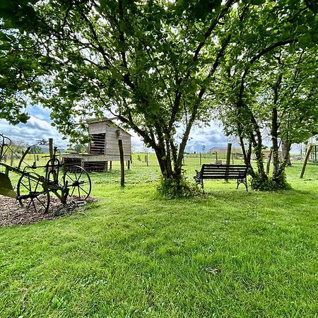Mobilhome Sous Chalet En Bois A La Ferme Josnes Exteriér fotografie
