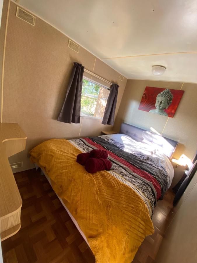 Mobilhome Sous Chalet En Bois A La Ferme Josnes Exteriér fotografie
