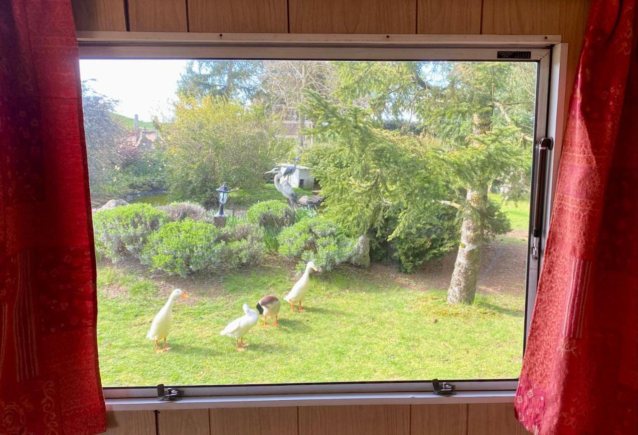 Mobilhome Sous Chalet En Bois A La Ferme Josnes Exteriér fotografie