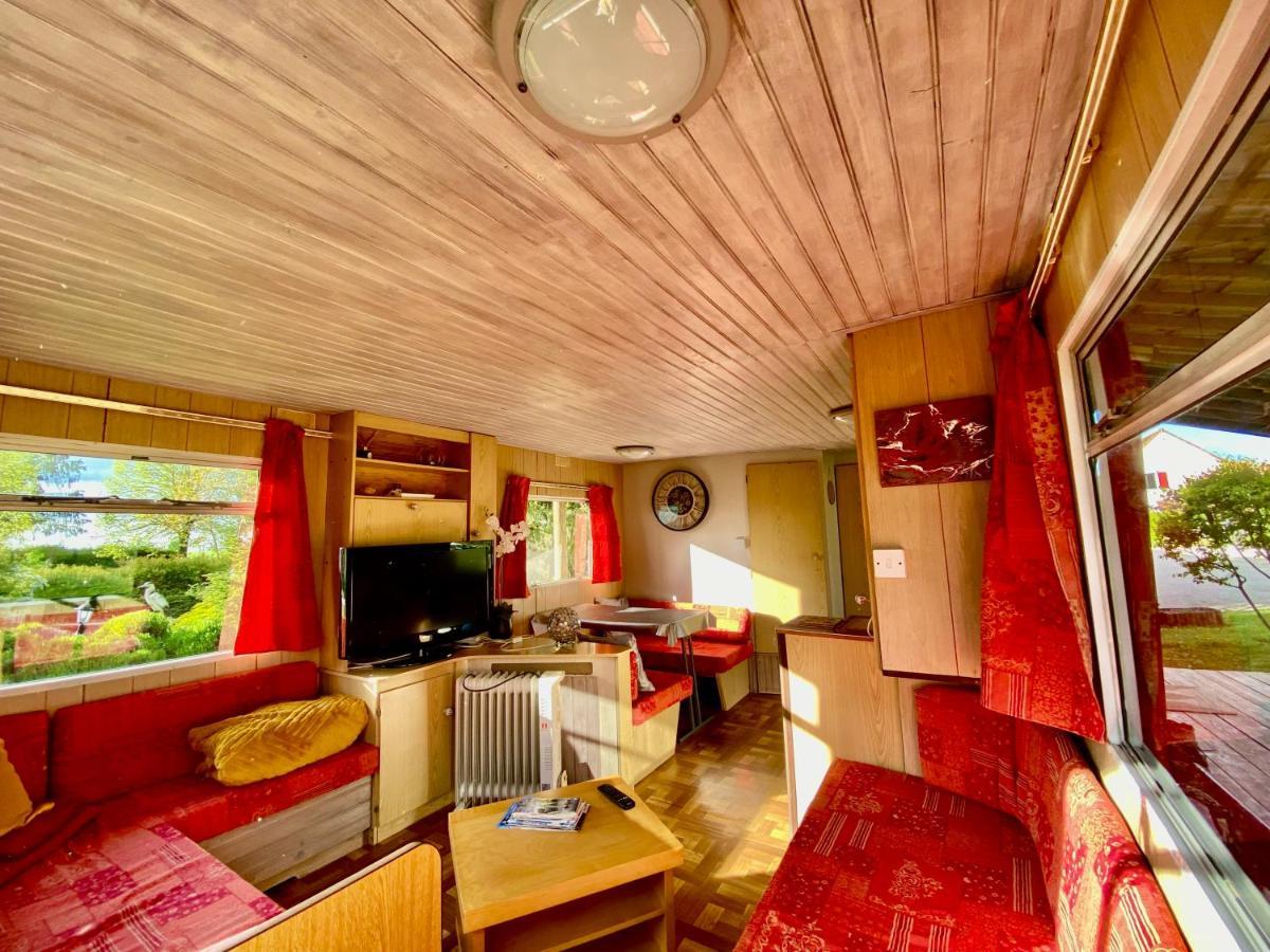Mobilhome Sous Chalet En Bois A La Ferme Josnes Exteriér fotografie