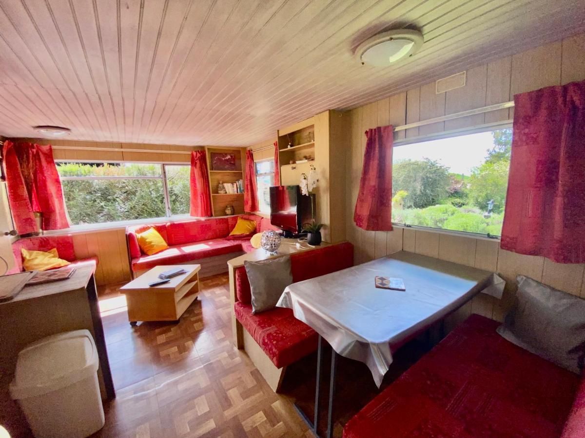 Mobilhome Sous Chalet En Bois A La Ferme Josnes Exteriér fotografie