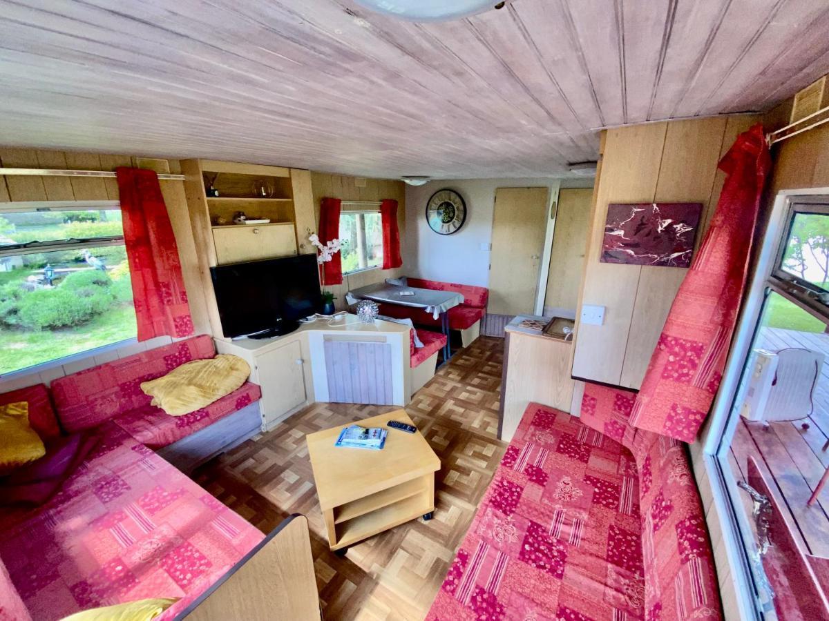 Mobilhome Sous Chalet En Bois A La Ferme Josnes Exteriér fotografie