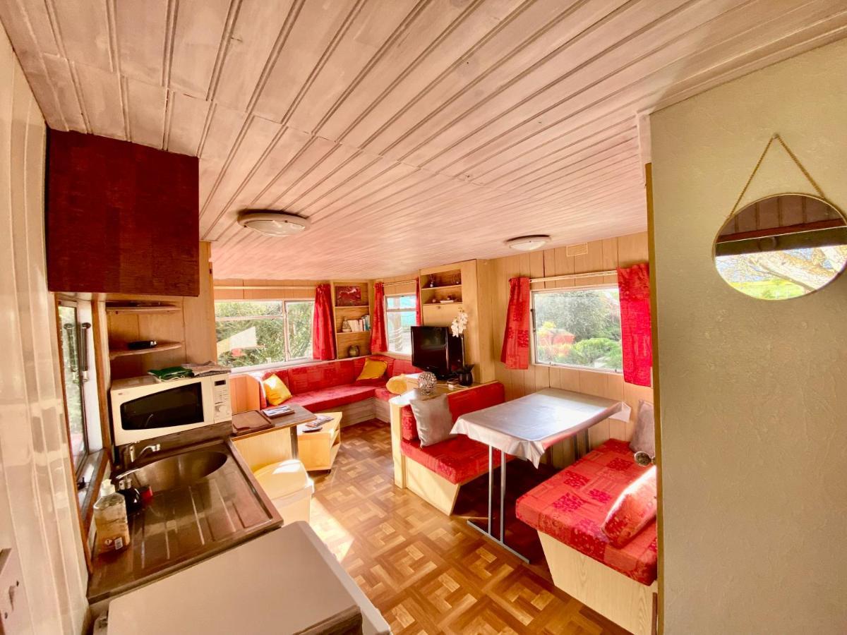 Mobilhome Sous Chalet En Bois A La Ferme Josnes Exteriér fotografie