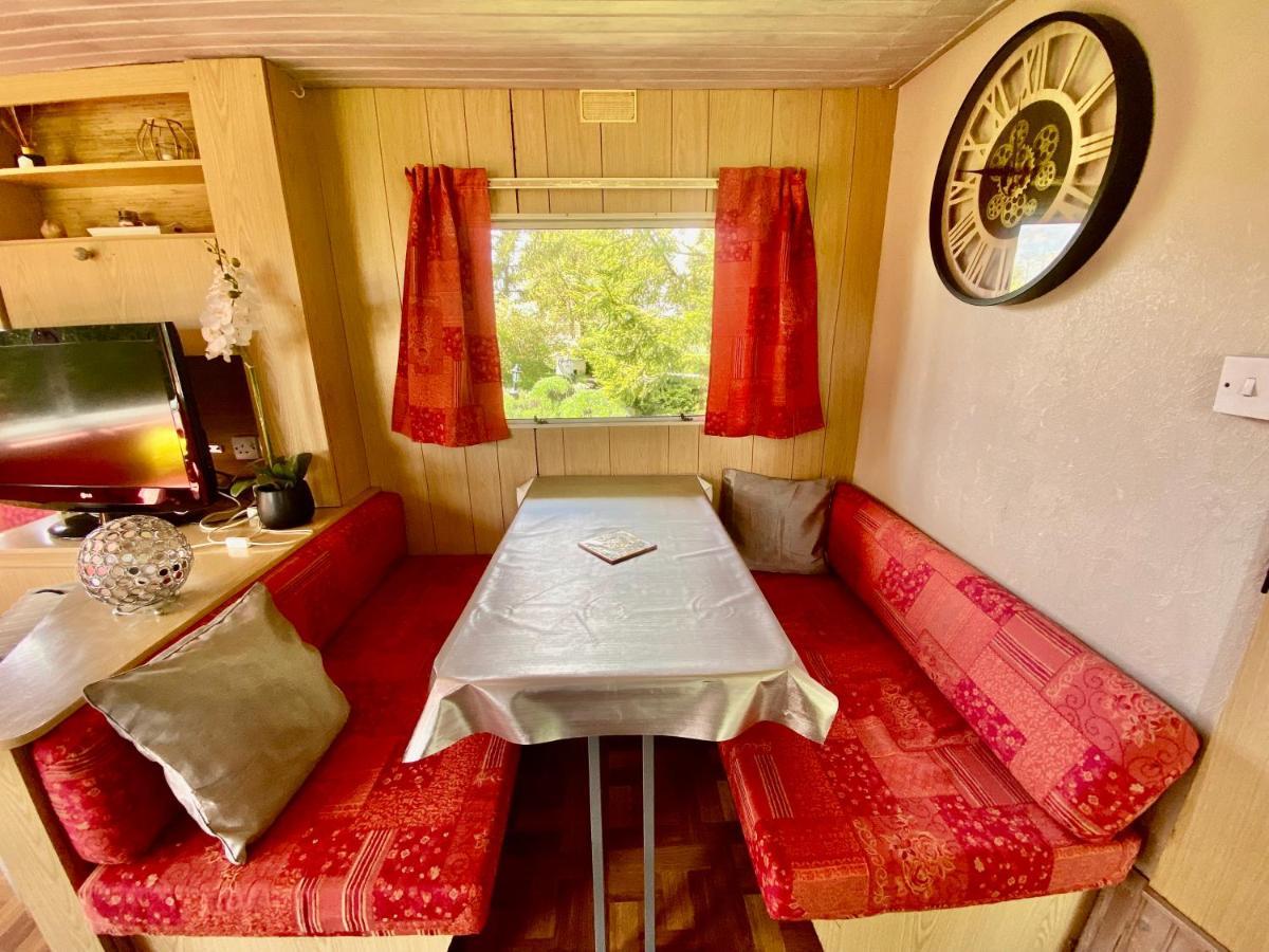 Mobilhome Sous Chalet En Bois A La Ferme Josnes Exteriér fotografie